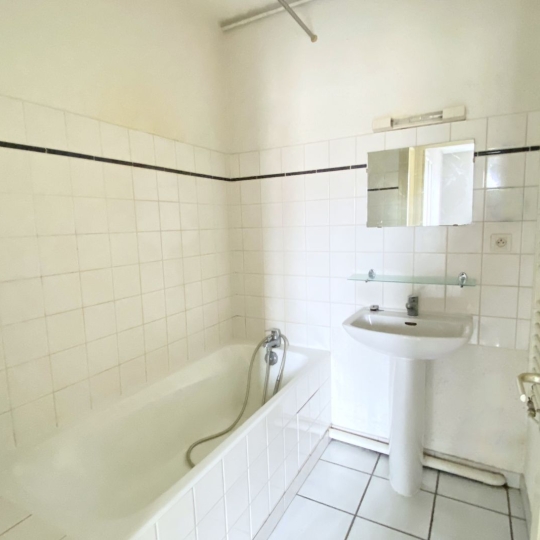  Annonces AUBENAS : Appartement | VALS-LES-BAINS (07600) | 49 m2 | 450 € 