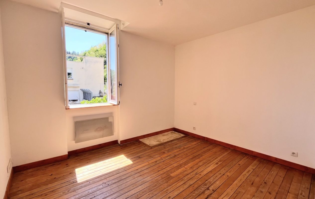 Annonces AUBENAS : Appartement | VALS-LES-BAINS (07600) | 49 m2 | 69 000 € 